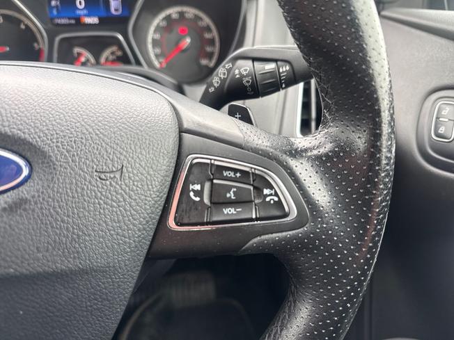 FORD Focus Photo 17