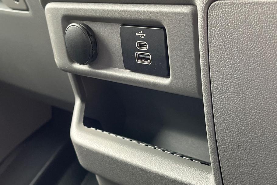Used Ford E-TRANSIT CUSTOM EA74VKL 40