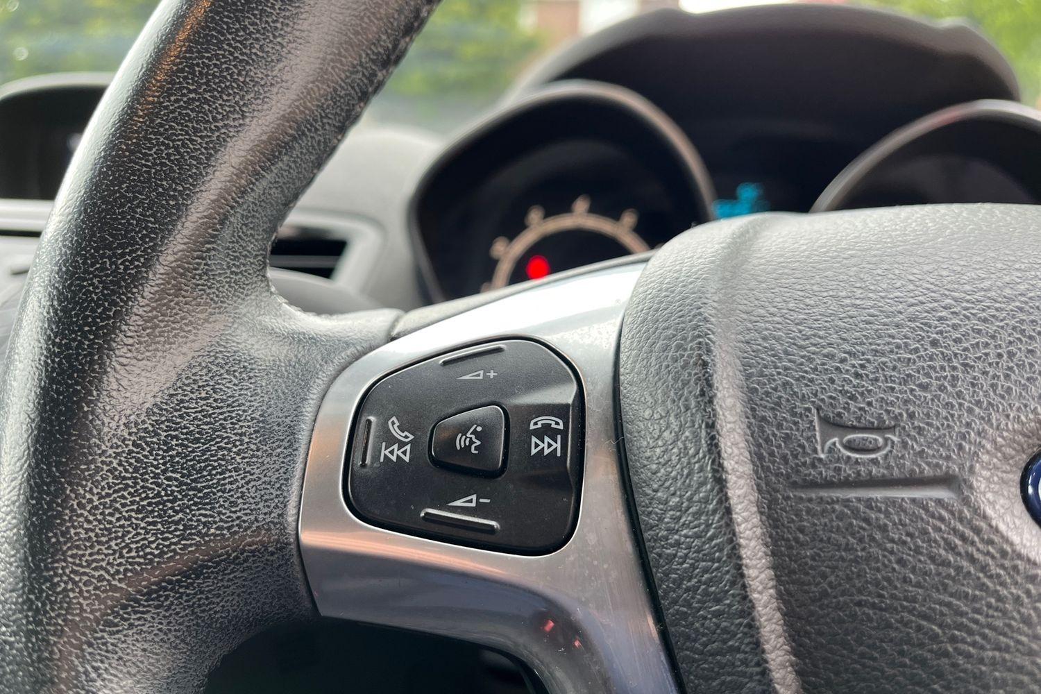 Ford FIESTA Photo 25