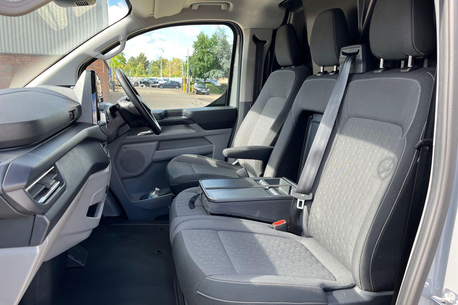 Ford TRANSIT CUSTOM Photo 32