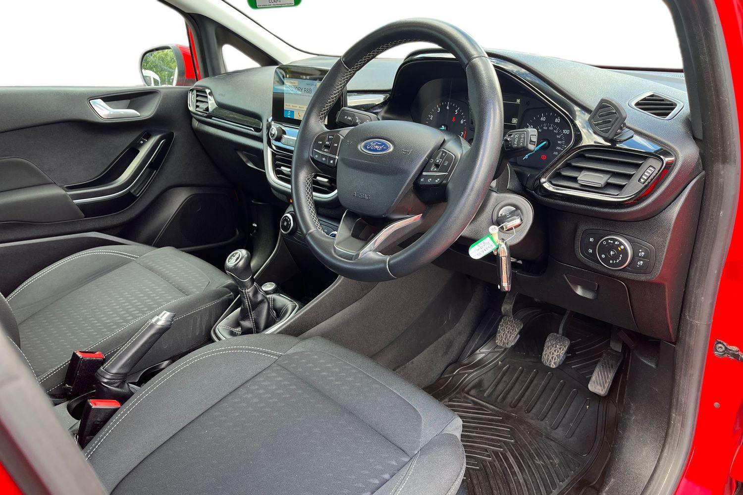 Ford FIESTA Photo 8