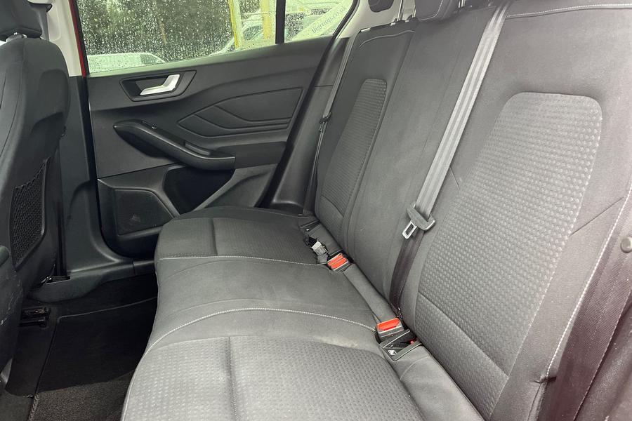 Ford Focus Photo autoimg-d2b9865b7c6a4c62f15187349e77e84dba3fcc22.jpg