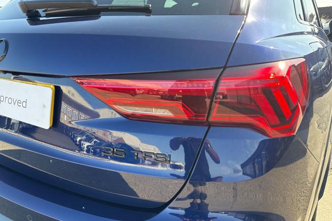 AUDI Q3 Photo 18