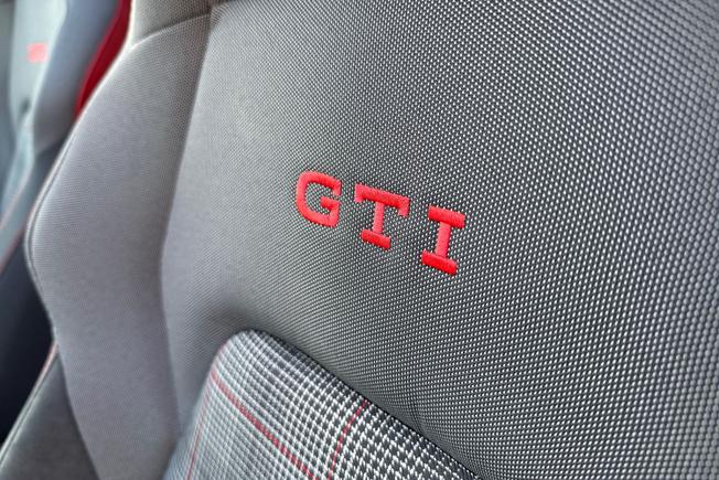 VOLKSWAGEN Golf Photo 48