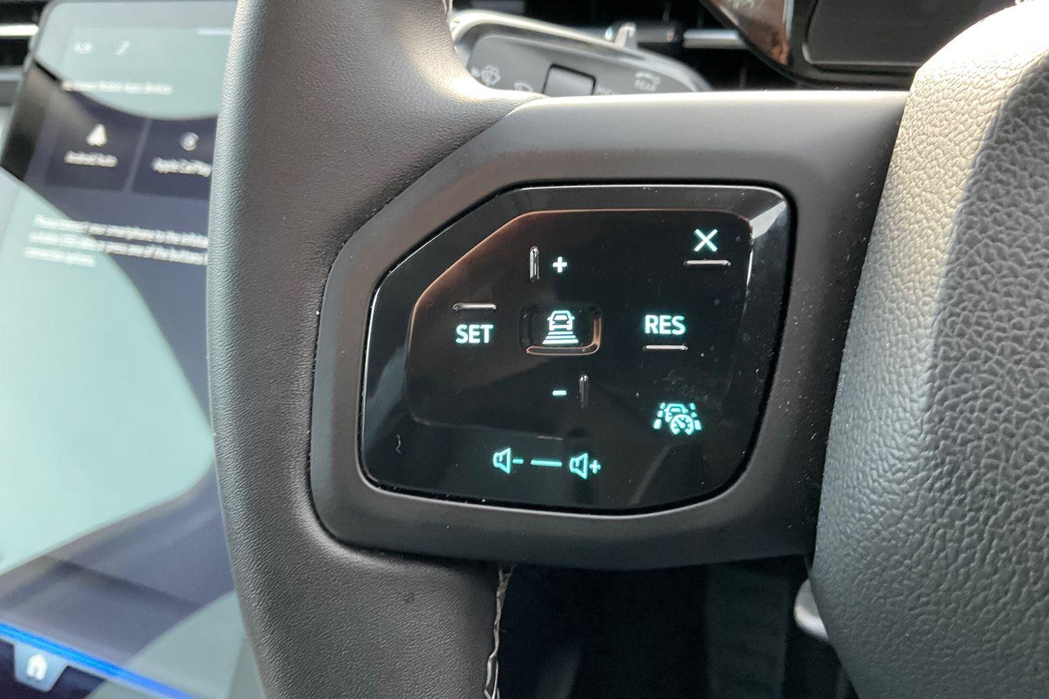 Ford EXPLORER Photo 31