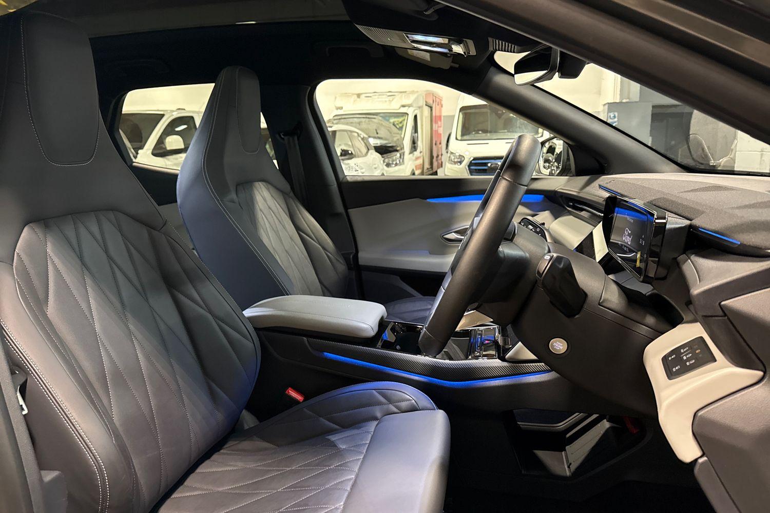 Ford Explorer Photo 16