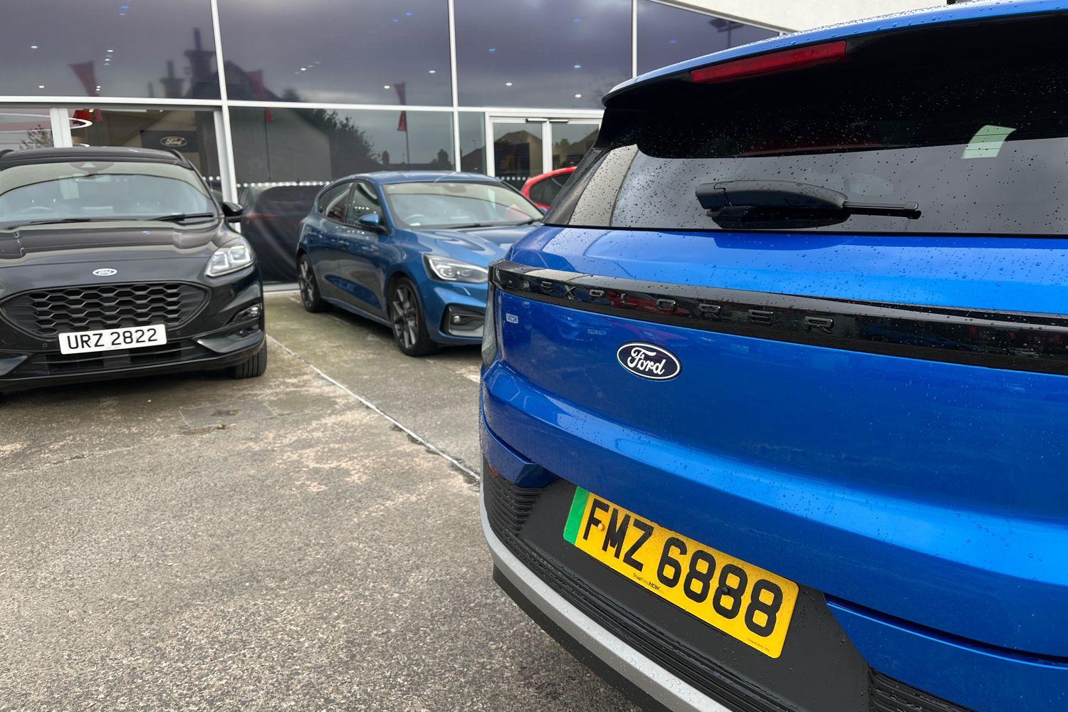 Ford EXPLORER Photo 39