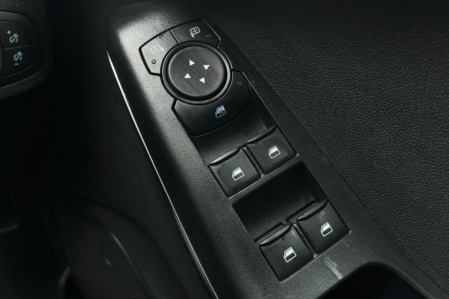 Ford FIESTA Photo 15