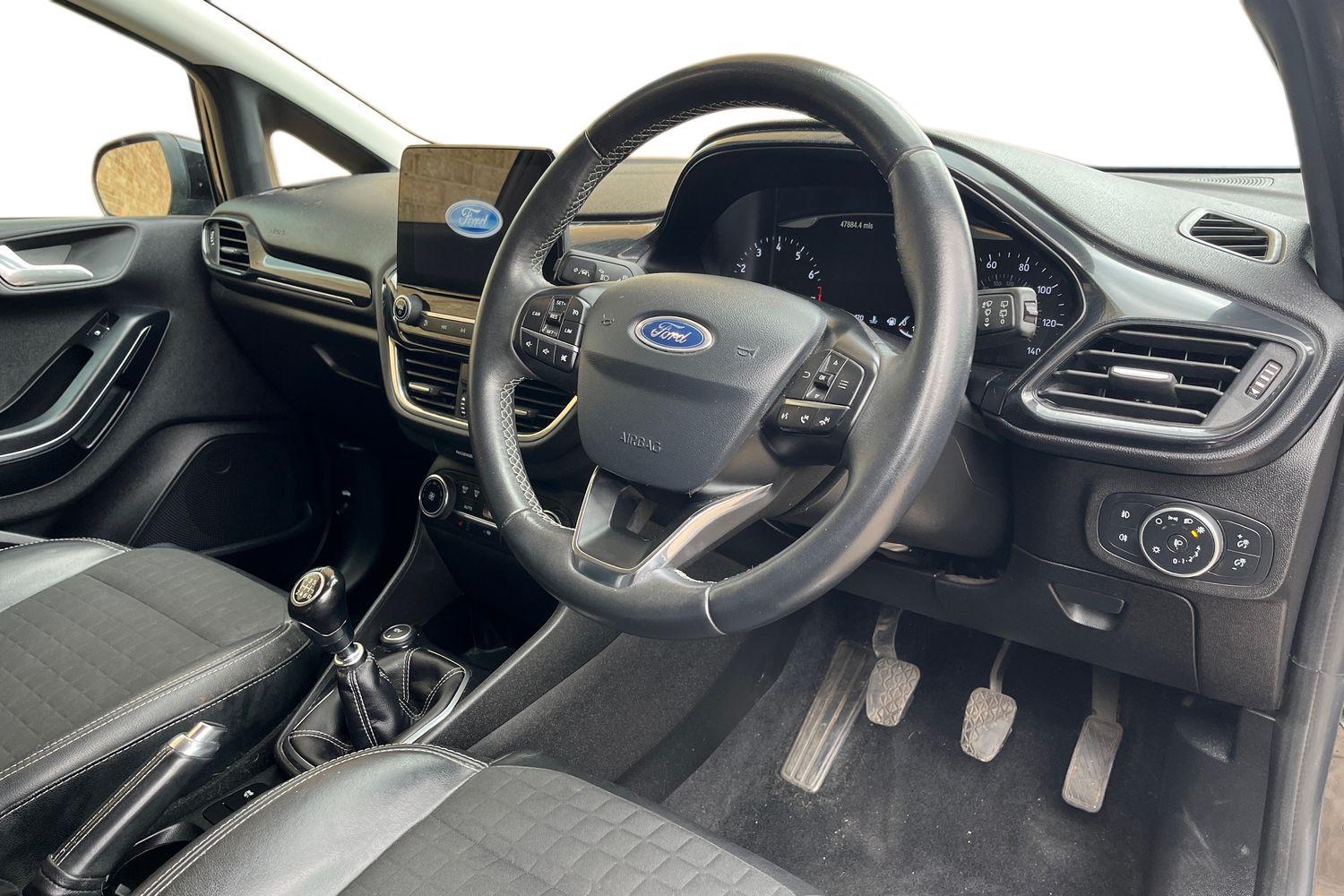 Ford FIESTA Photo 8
