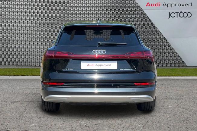 AUDI e-tron Photo 7