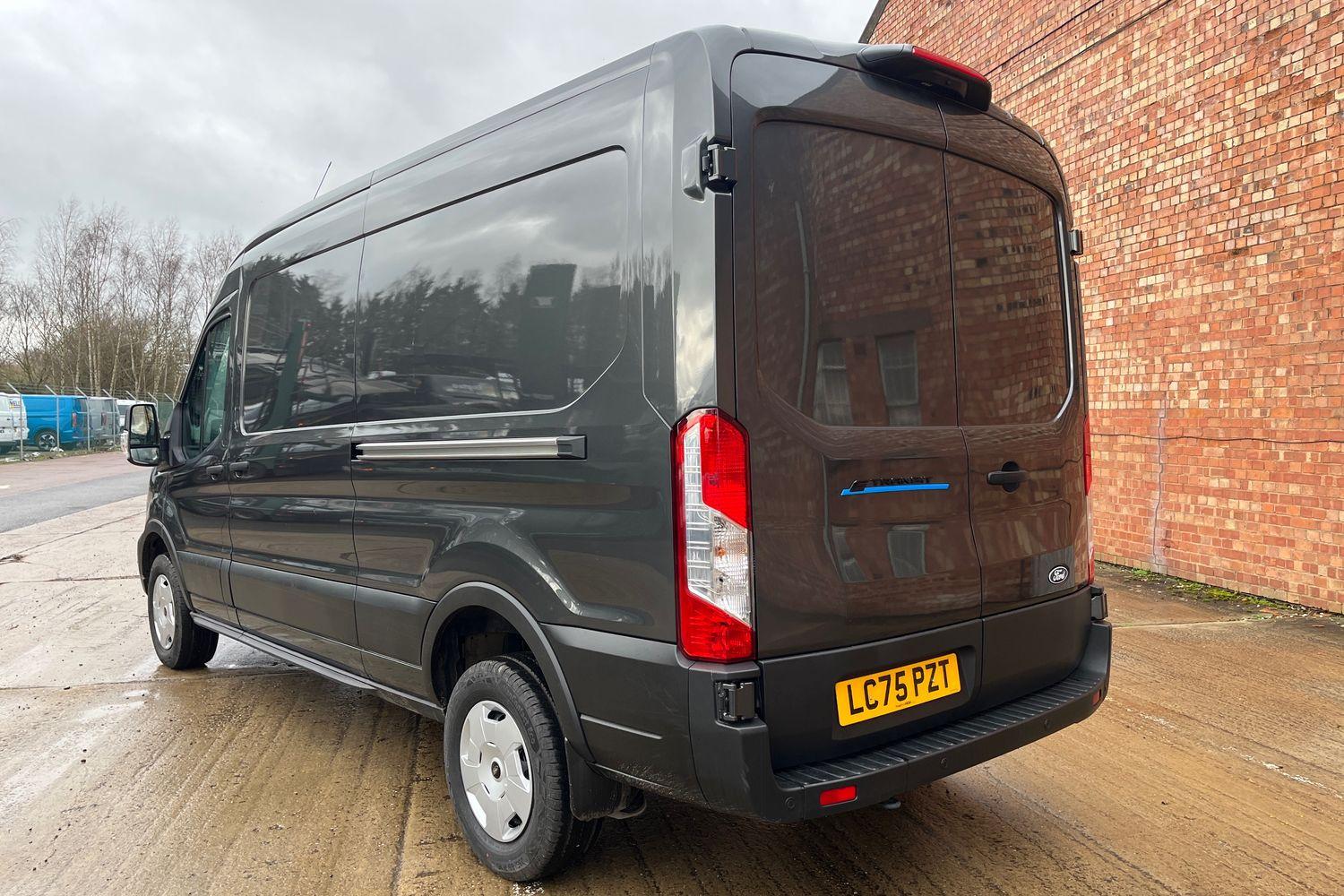 Ford E-TRANSIT Photo 24