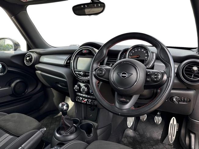 MINI Hatch Photo 6