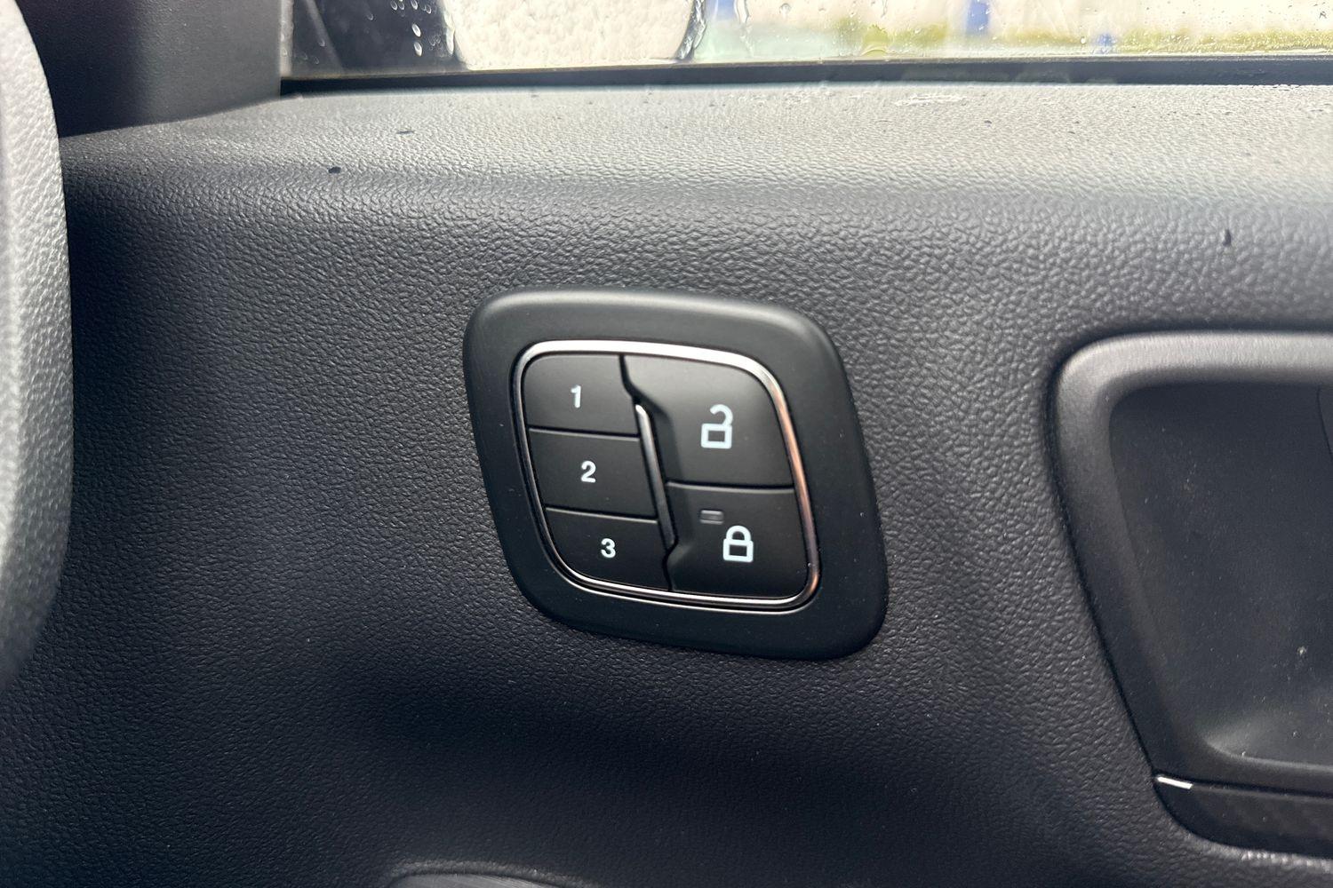 Ford KUGA Photo 35