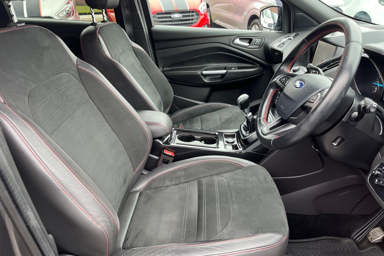 Ford KUGA Photo 16