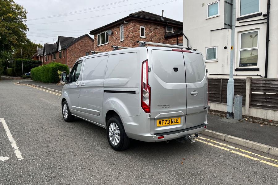 Ford TRANSIT CUSTOM Photo autoimg-d30bde71be70c9ffcab3eaf3cd476ba9353e9dfd.jpg