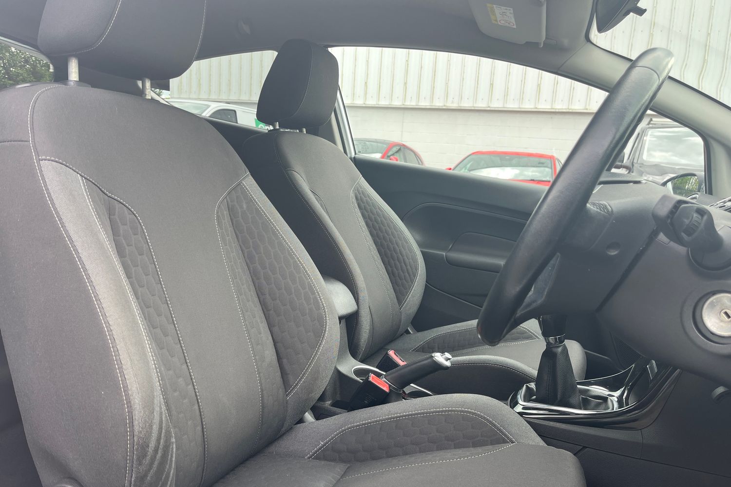 Ford FIESTA Photo 16