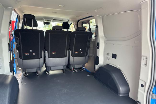 VOLKSWAGEN Transporter Kombi Photo 21