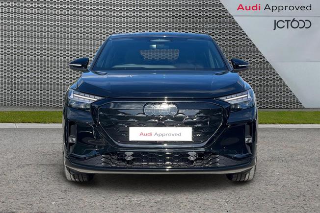 AUDI Q4 e-tron Photo 8