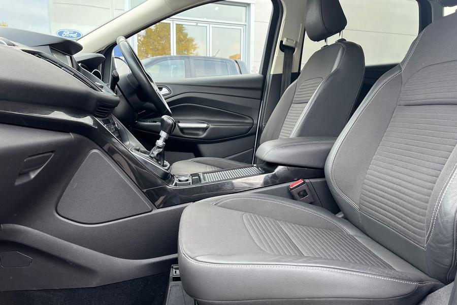 Ford KUGA Photo autoimg-d3262237619e5aca20fef71df32f94dc9b6c13fc.jpg