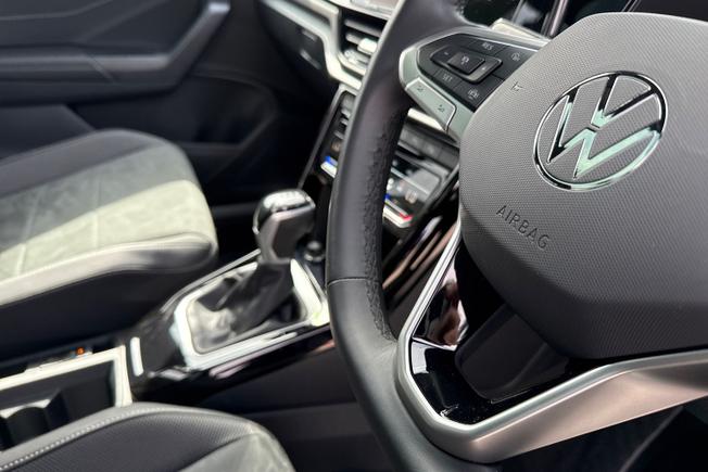 VOLKSWAGEN T-Roc Photo 28