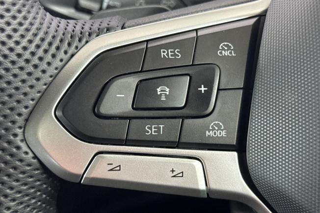 VOLKSWAGEN Tiguan Photo 16