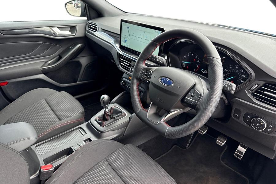 Ford FOCUS Photo autoimg-d329c9840f02bce38231aa5f407fcaf572243b53.jpg
