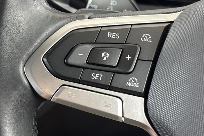 VOLKSWAGEN Tiguan Photo 16
