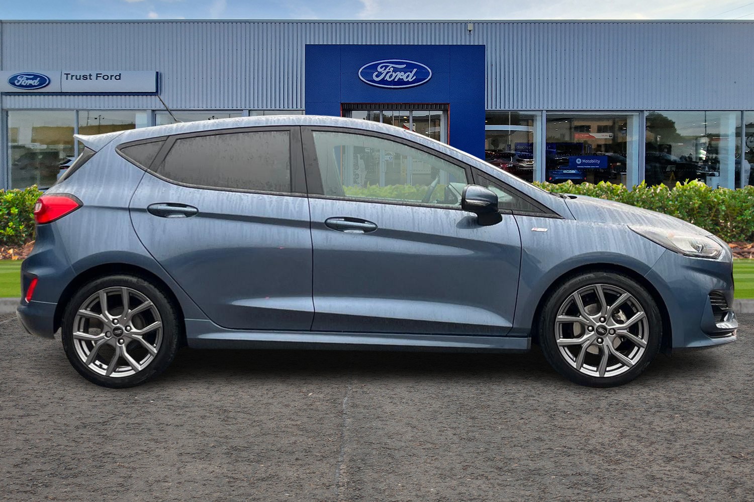 Ford FIESTA Photo 2