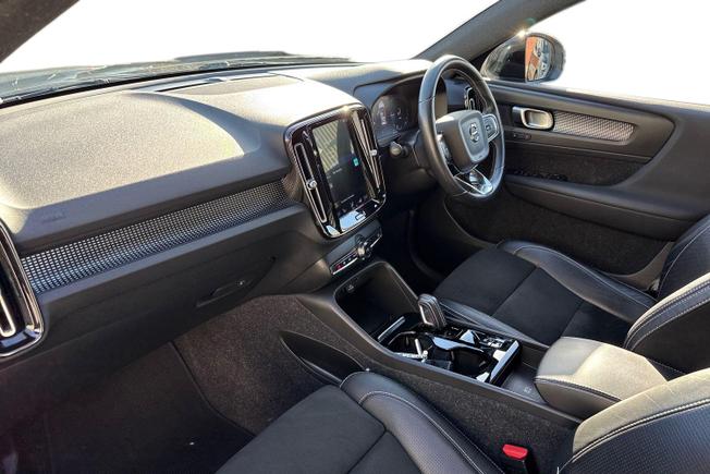 VOLVO Xc40 Photo 2