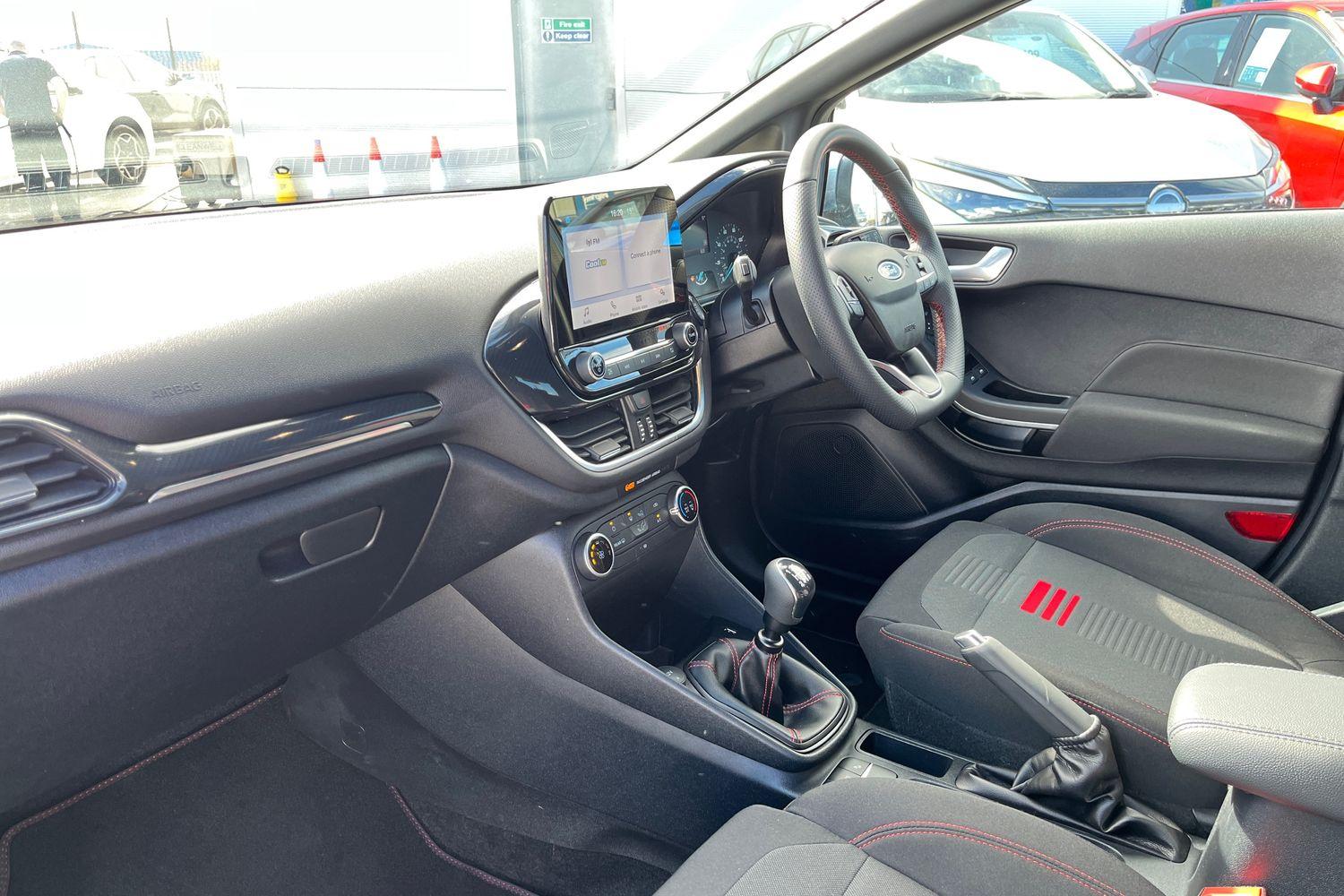 Ford FIESTA Photo 17