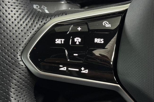 VOLKSWAGEN Golf Photo 16