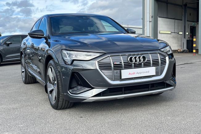 AUDI e-tron Photo 23