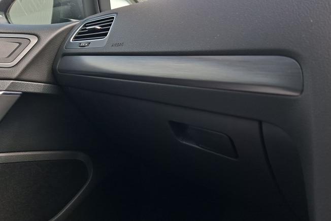 VOLKSWAGEN Golf Photo 31
