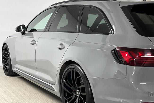 AUDI Rs4 Avant Photo 32