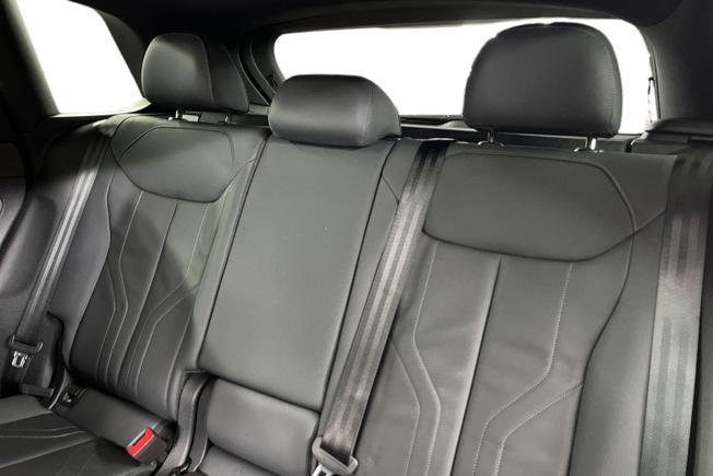 AUDI Q3 Photo 9
