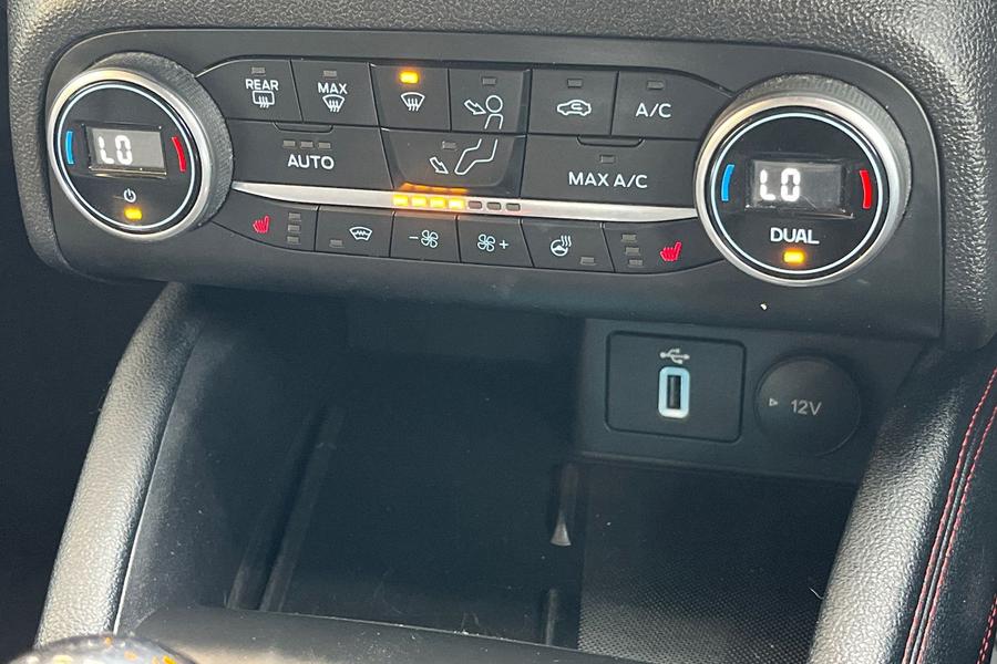 Ford FOCUS Photo autoimg-d353ec34ea19c240dd3b0a900dcbef535b9405d0.jpg
