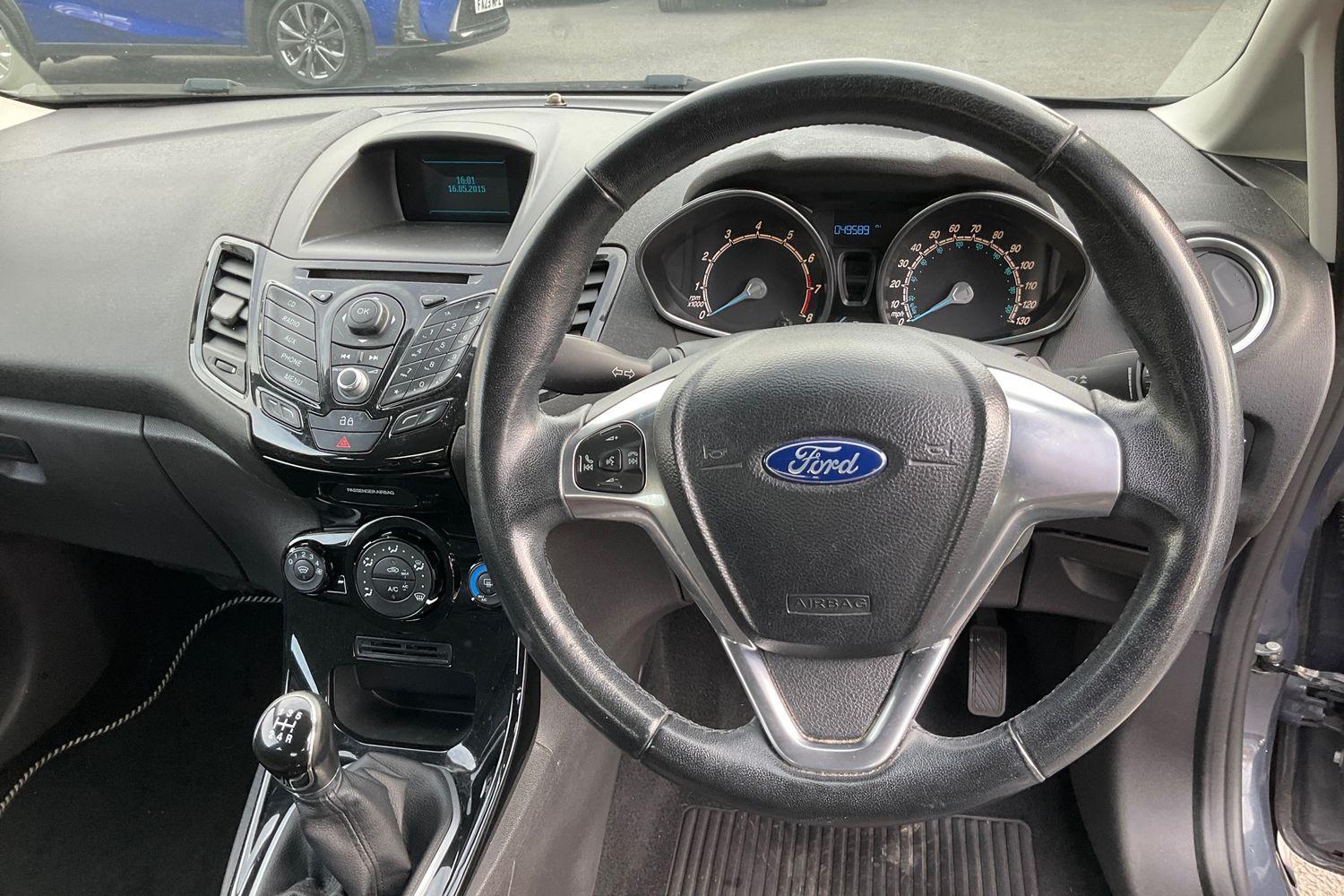 Ford FIESTA Photo 11