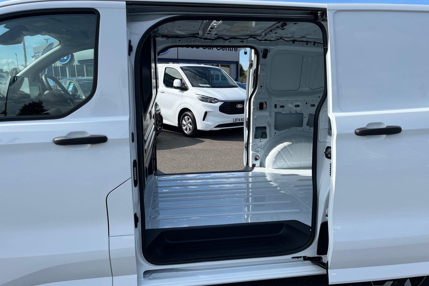 Ford E-Transit Custom Photo 25