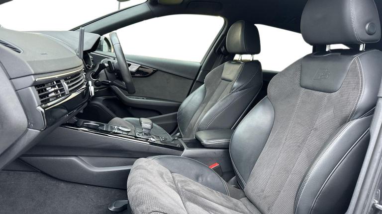 Used Audi A4 Avant AO69DVF 3