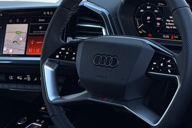 AUDI  Q4 Photo 37