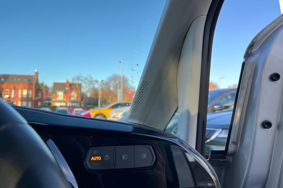 Used Ford TOURNEO CONNECT YGZ7612 26