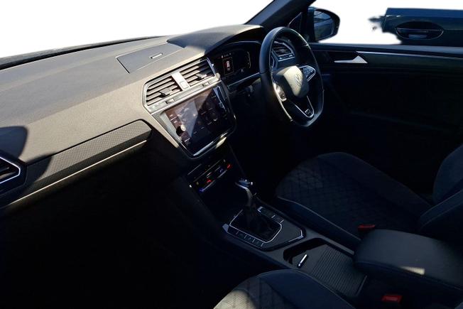 VOLKSWAGEN Tiguan Photo 2