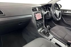 VOLKSWAGEN Golf Photo 2