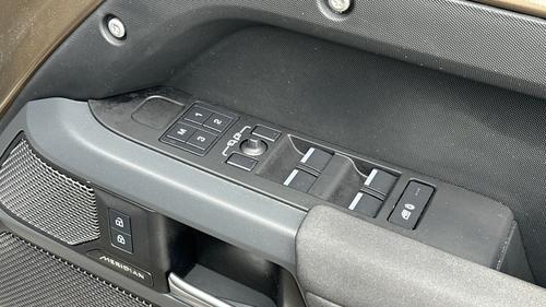 Land Rover Defender Photo autoimg-d36ffba84fd1da57bcbb578800be38d690a385f4.jpg