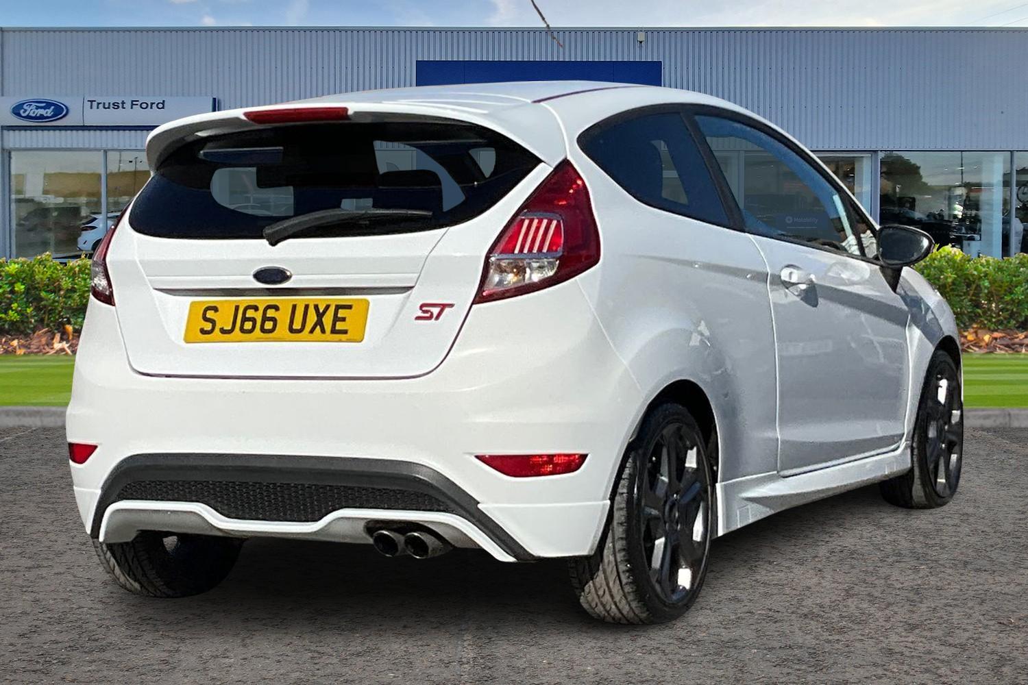 Ford FIESTA Photo 3