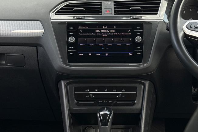VOLKSWAGEN Tiguan Photo 41