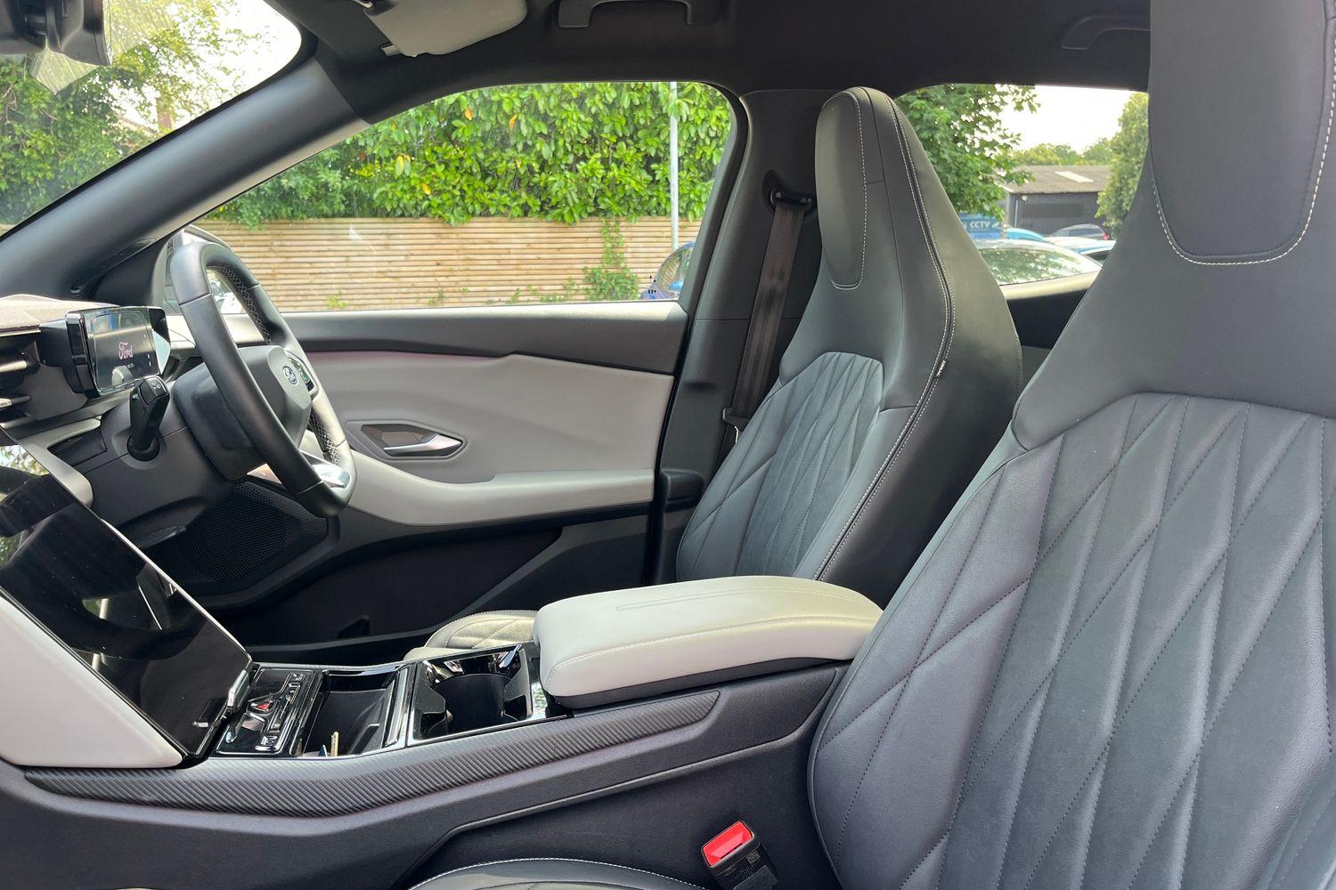 Ford Explorer Photo 18