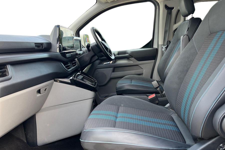 Ford TRANSIT CUSTOM Photo autoimg-d37ea05c73379c961bc492e1e52d0470f3f30a38.jpg