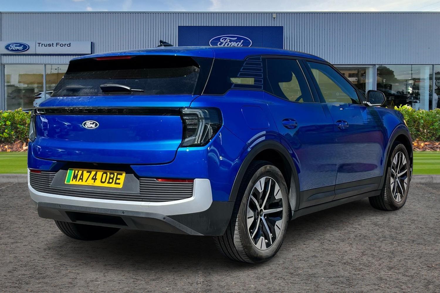 Ford Explorer Photo 3