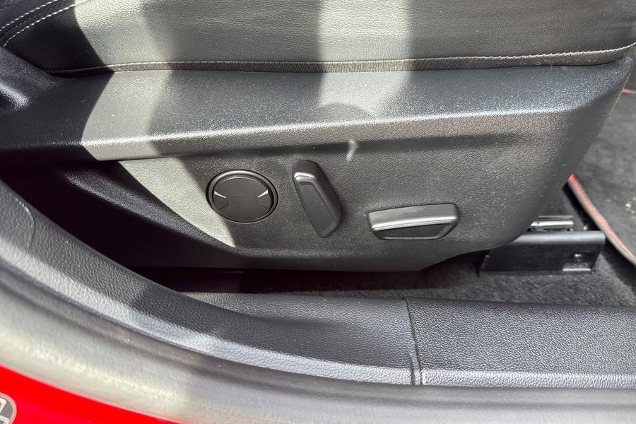 Ford FOCUS Photo autoimg-d3859c5b653eedd0be244286afc62d3d4d60d8ff.jpg